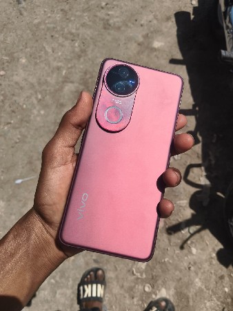 Vivo V50