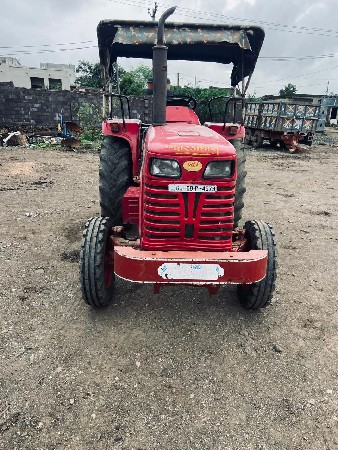 ટ્રેક્ટર વેચવાનું છે