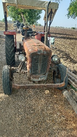 ટ્રેક્ટર વેચવાનું છે