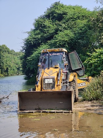 j c b વેચવાનું છે