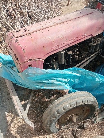ટ્રેક્ટર વેચવાનું છે