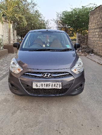 Hundai i10 magna petrol 
Second own
