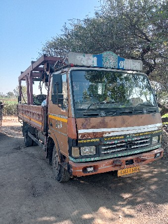 આંટ.  બોરીગ  ગાડી  વેચવાનિછે