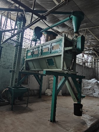 ચણા ના લોટ નું મશીન