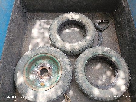 મીની ટ્રેલરના ટાયર વેચવાના છે.