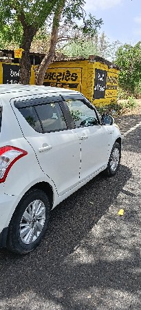 ફોર વ્હીલ-કાર વેચવાની છે