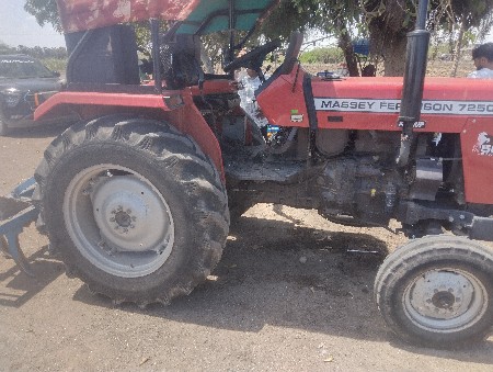 ટેકટર વેચવાનું છે