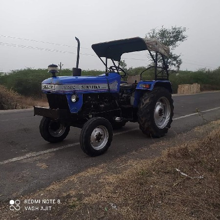 સોનાલીકા 740 iii 
ખાલી ટ્રેક્ટર