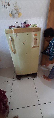 ફ્રિજ વેસવાનું છે.