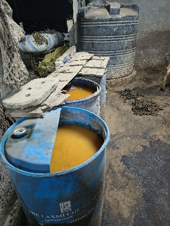 ગૌ મૂત્ર વેચવાનું છે