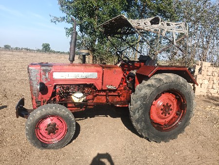 મહિન્દ્રા ટ્રેક્ટર વેચવાનુ છે