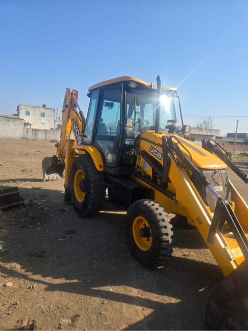 🚜 JCB 3DX👆🏻 
📆 મોડલ - 2020
💵 કિંમત - 23.75
📲 - Navnit Bhai Jalu - 9978422265
                                                 7575042065