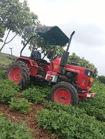 Mahindra યુવરાજ 215