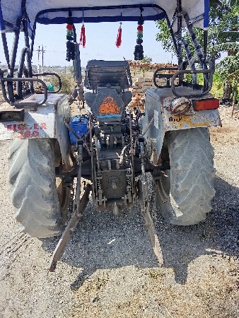 ટ્રેક્ટર વેચવાનું છે