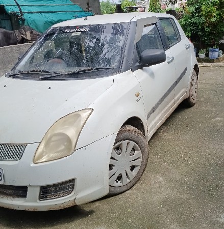 ફોર વ્હીલ-કાર વેચવાની છે