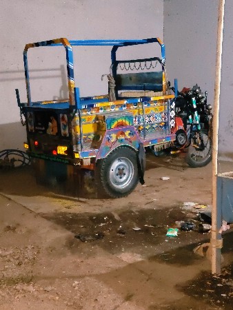 ચિરાગ કંપનીની રીક્ષા વેચવાની છે