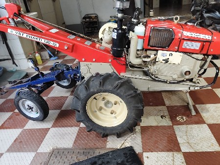 VST શિંગડા વાળુ ટ્રેકટર વેચવાનુ છે