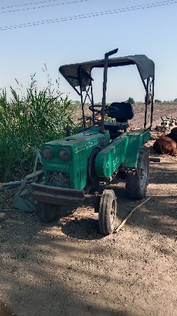 ટ્રેકટર વેસવાનુ છે