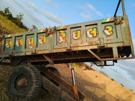 100 ફૂટ ની ટ્રોલી વેશવાની સે