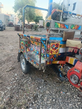 છકડો રીક્ષા વેચવાનો છે
