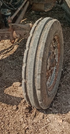 ટ્રેક્ટર ના‌ આગલા ટાયર