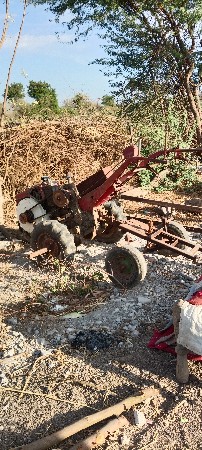 શીંગડા વડું ટ્રેક્ટર વેચવાનું છે.