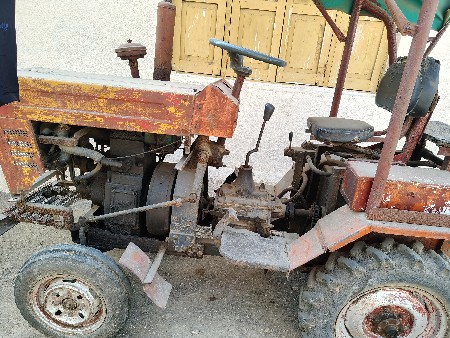 મીની ટ્રેકટર વેંચવા નું છે