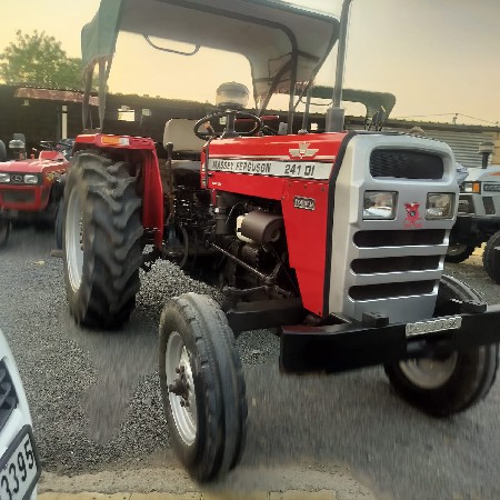 મેસી ટ્રેક્ટર વેચવાનું છે