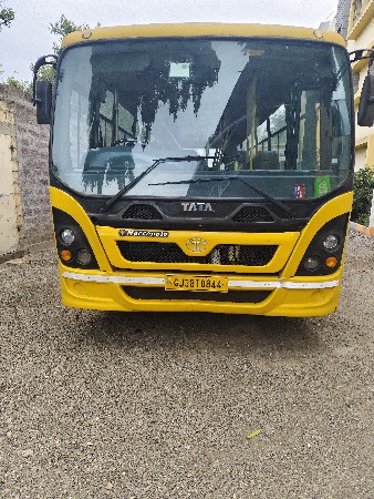 સ્કૂલ બસ