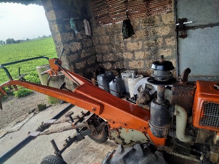 શિંગડા વાળું ટ્રેક્ટર