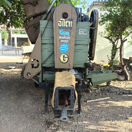 ગીતા નું થેશર વેચવાનુ છે