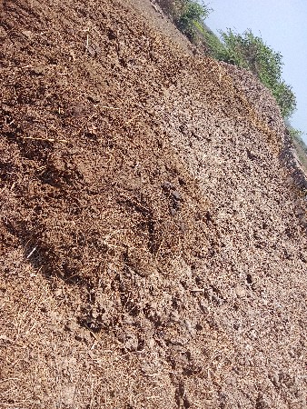 સાણીયુ ખાતર વેચવાનું છે.
