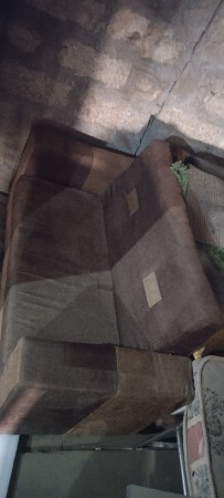 2 નો સોફો વેચવાનો છે