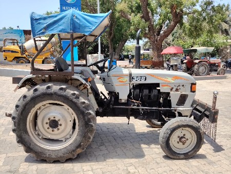 ટેકટર વેચવાનુ છે