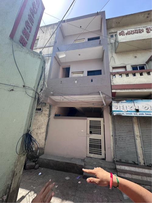 મહેર બોર્ડિંગ જુબેલી પુલ પાસે 1bhk મકાન વેચવાનું છે