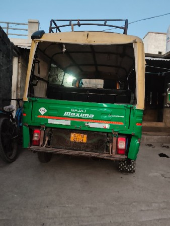 રીક્ષા વેચવા ની છે.