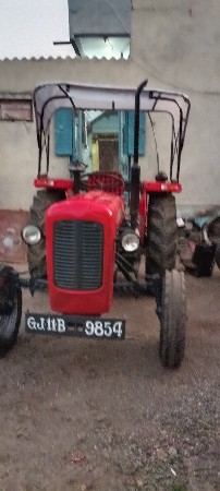 ટ્રેક્ટર વેચવા નું છે