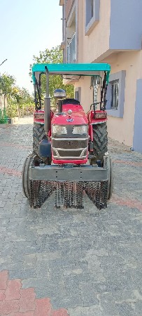 મહેન્દ્રા યુવા 475