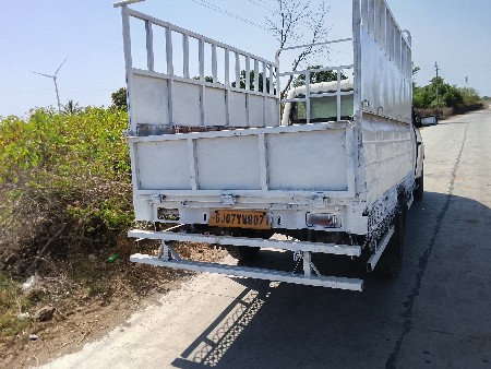 Mahindra genio 2013 મોડેલ