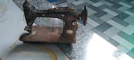 આ શિલાઈ મશીન વેચ વનો છે