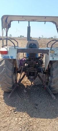 ટ્રેક્ટર વેચવાનુ છે