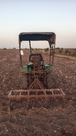 ટ્રેકટર વેસવાનુ છે