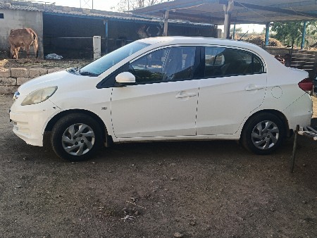 ફોરવીલ વેચવાની છે