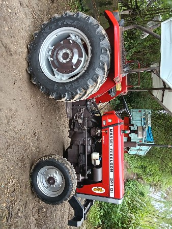 ટ્રેક્ટર વેચવાનું છે