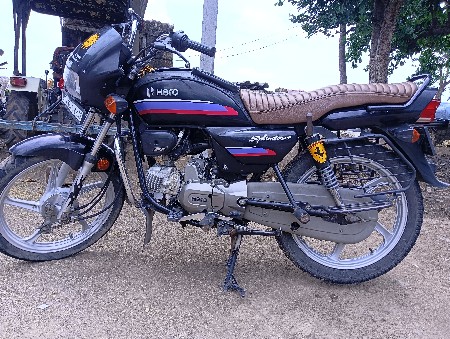 સ્પ્લેન્ડર પ્લસ વેચવાનું છે.