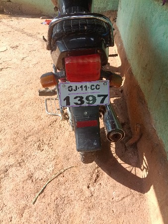 આ ટુવીલર વેચવાની છે