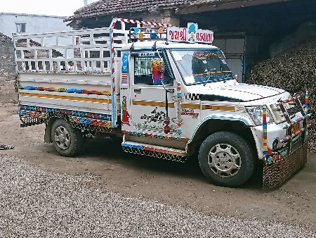 બોલેરો વેચવા નો છે