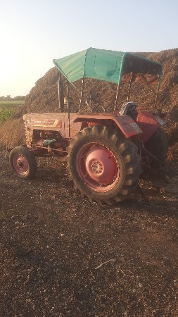 ટેકટર વેચવાનુ છે