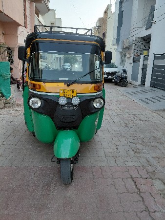 bajaj maxima cng wider