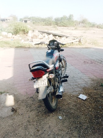 એચ એફ ડીલેક્સ ગાડી વેચવાની છે